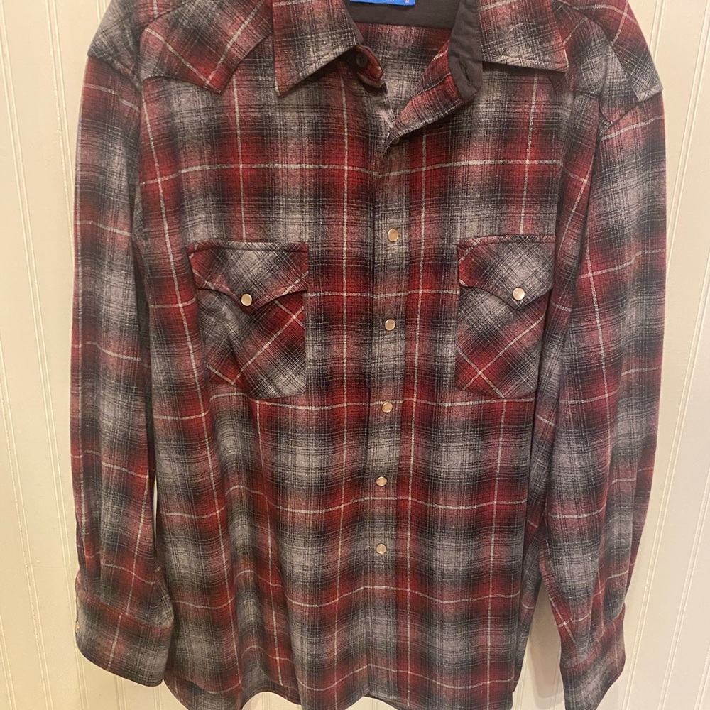 Men’s Pendleton wool shirt. Size large.